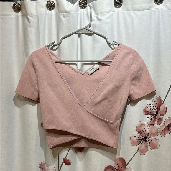 Babaton Tops - BABATON Cropped Pink Shirt Cropped Size Small
